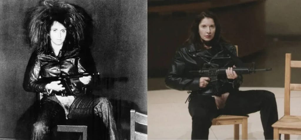 Valie Export, Aktionshose: Genitalpanik, 1969, a apropriácia Mariny Abramovic, Guggenheim Museum, New York, 2005.