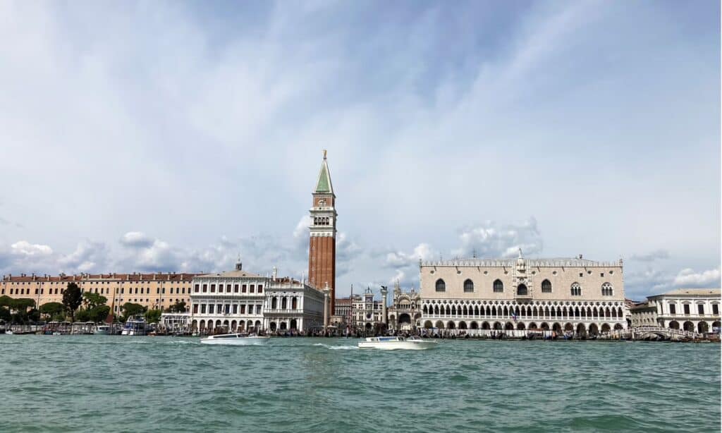 Výstavy umelcov galérie Thaddaeus Ropac počas Venice Biennale 2026 v rôznych pavilónoch a palácoch v Benátkach.