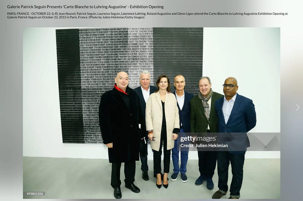 Lawrence Luhring a Roland Augustine na vernisáži Carte Blanche to Luhring Augustine v Galerie Patrick Seguin, Paríž, 2015. Foto: Julien Hekimian / Getty Images.