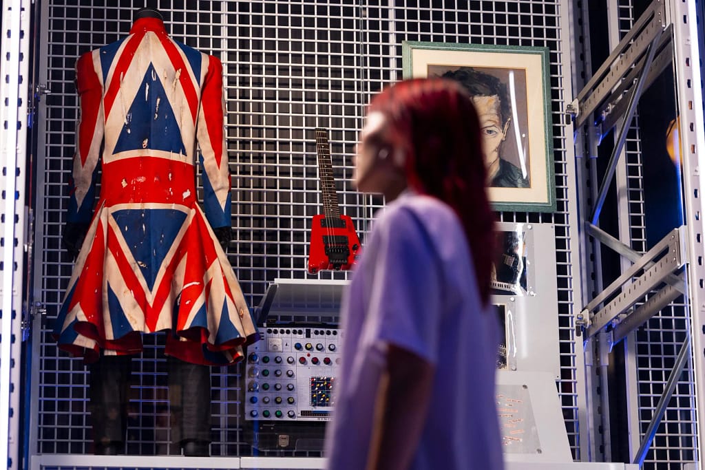 David Bowie Union Jack kabát Alexander McQueen V&A East Storehouse Londýn archív výstava