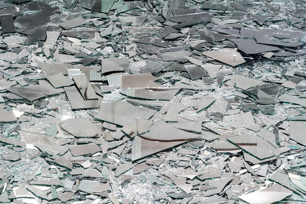 Galleria Continua Biennale 2026 — Kader Attia, rozbité zrkadlá, inštalácia Galleria Continua 2017.
