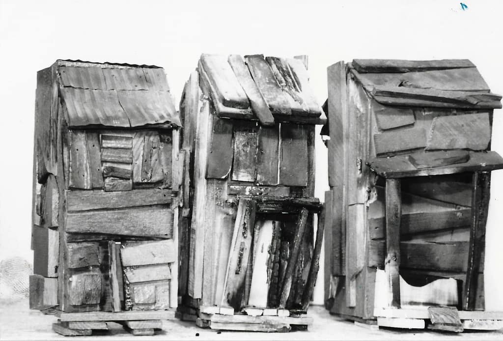 Umelecká tlač Three Families (A Memorial Piece with Scars) z roku 1989 od Beverly Buchanan.