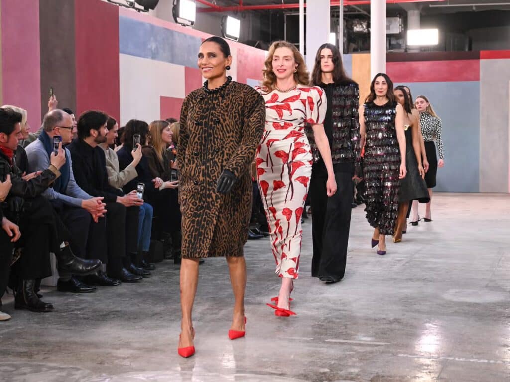 Modelky na móle počas prehliadky Carolina Herrera Fall 2026 v New Yorku