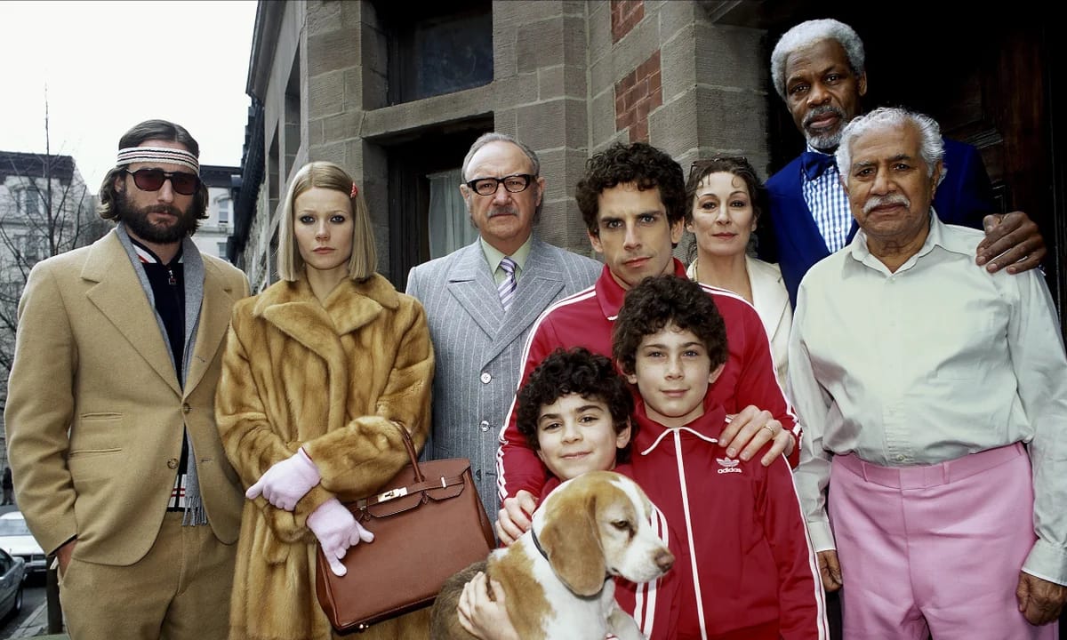 Herecké obsadenie filmu The Royal Tenenbaums (2001) od Wesa Andersona na oficiálnej propagačnej fotografii.