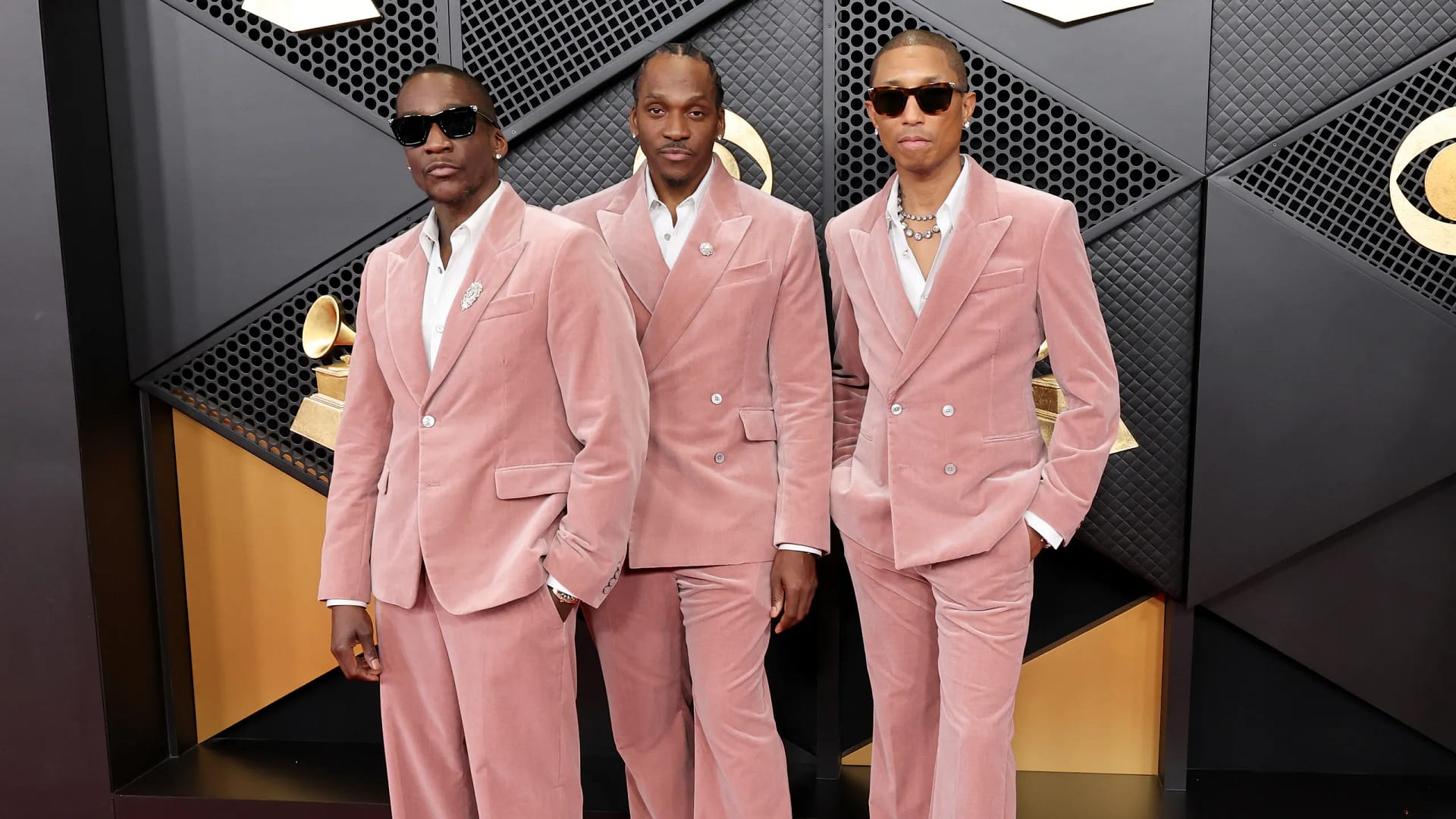 Pharrell Williams, Malice a Pusha T v oblekoch Louis Vuitton Men’s na Grammy 2026
