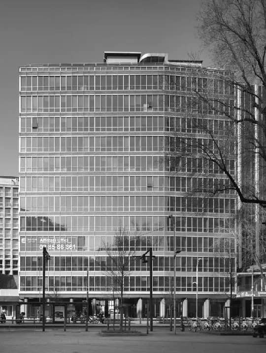 Palazzo Galbani Miláno modernistická budova sklenená fasáda Via Fabio Filzi rekonštrukcia 2026