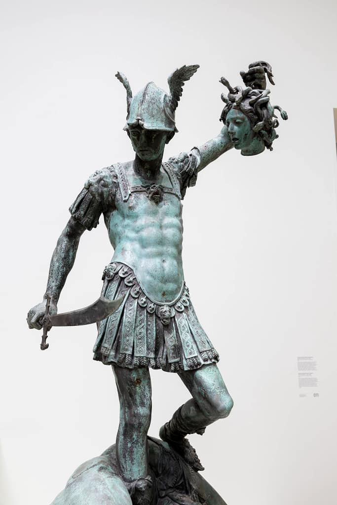 Socha „Perseus s hlavou Medúzy“ vystavená vo výstave Metamorfózy v Rijksmuseum Amsterdam.