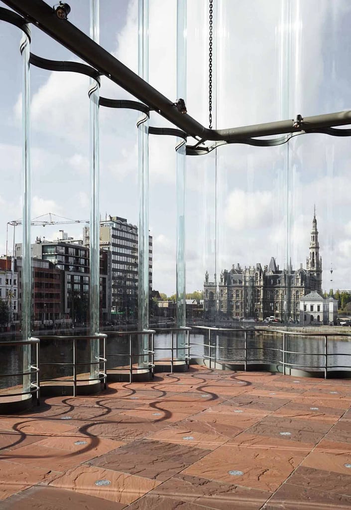 Museum aan de Stroom (MAS) v Antverpách, moderná architektúra s tehlovými a presklenými fasádami.