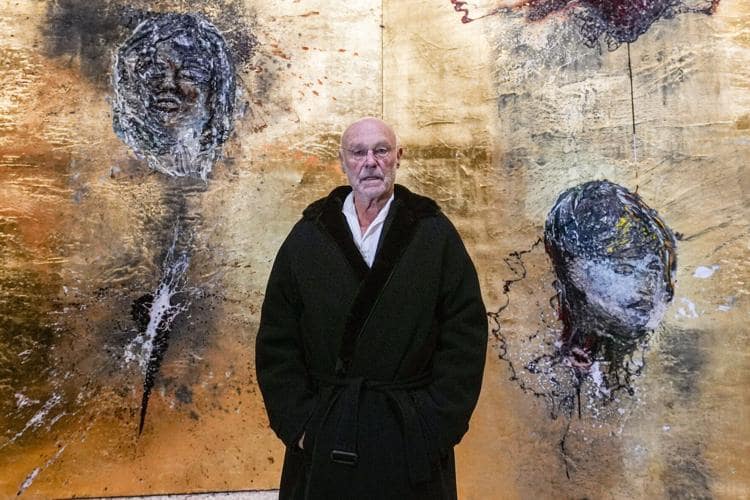 Anselm Kiefer na prezentácii výstavy Le Alchimiste v Palazzo Reale, Miláno, 2026