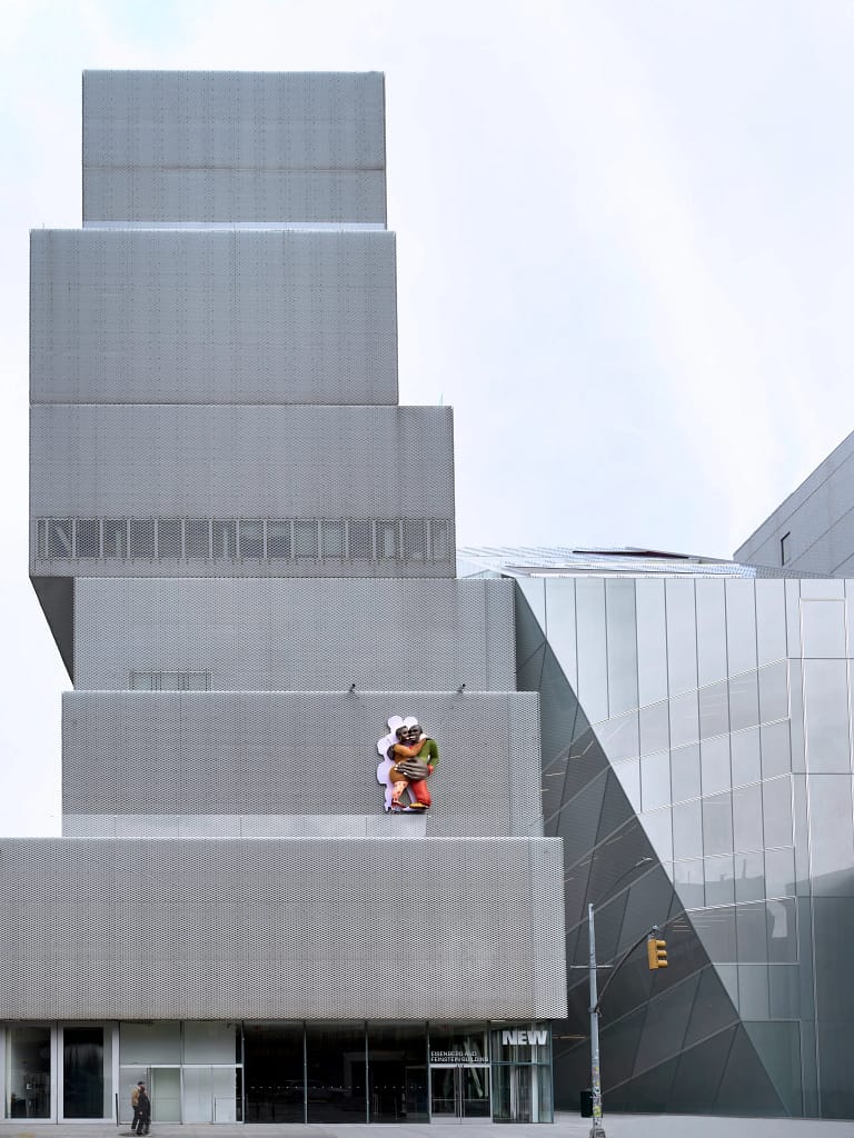 Tschabalala Self, Art Lovers, 2025. Fasáda New Museum, New York. Courtesy New Museum. Photo: Dario Lasagni. New Museum 2026